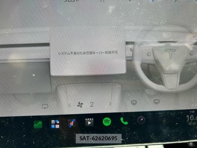 Tesla MODEL 3 2021-11 8415474-12