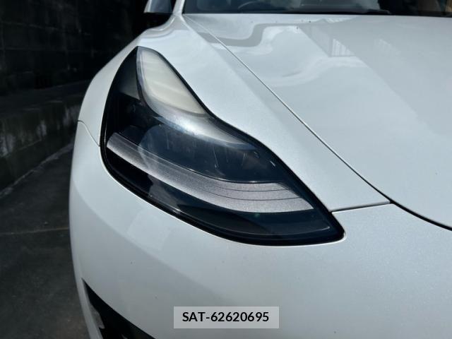 Tesla MODEL 3 2021-11 8415474-15