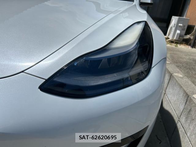 Tesla MODEL 3 2021-11 8415474-16