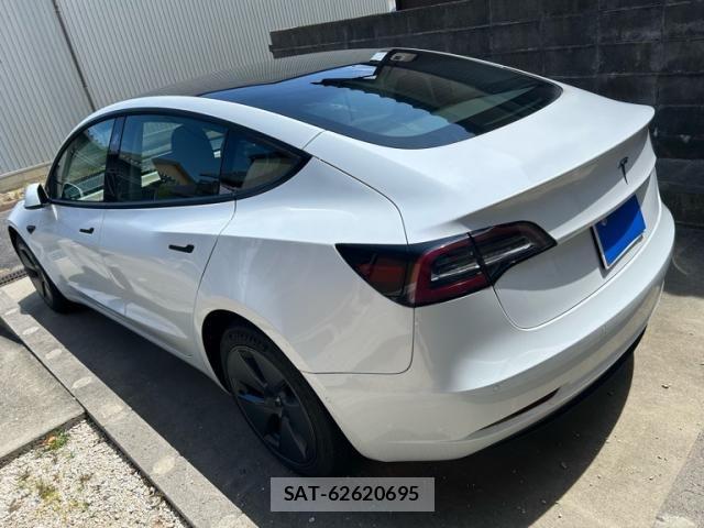 Tesla MODEL 3 2021-11 8415474-1