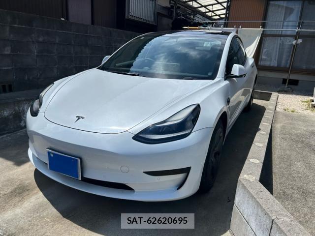 Tesla MODEL 3 2021-11 8415474-2