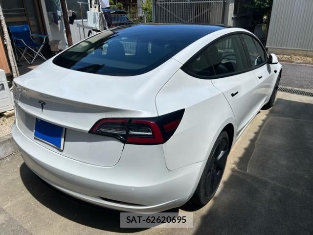 Tesla MODEL 3 2021-11 8415474-3