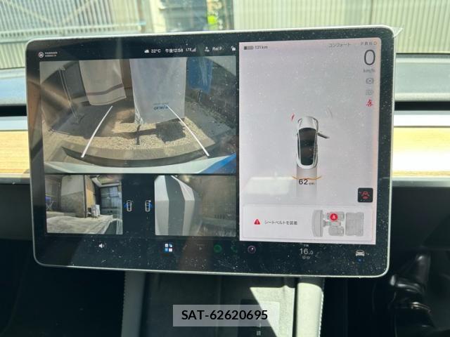 Tesla MODEL 3 2021-11 8415474-4
