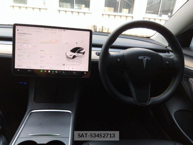 Tesla MODEL 3 2022-12 8415472-1