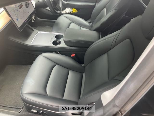 Tesla MODEL 3 2021-05 8415473-11
