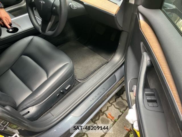 Tesla MODEL 3 2021-05 8415473-12