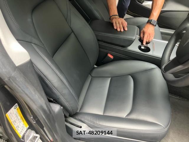 Tesla MODEL 3 2021-05 8415473-13