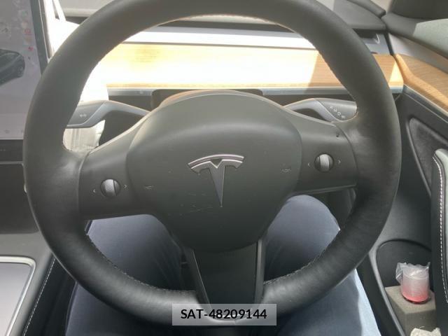 Tesla MODEL 3 2021-05 8415473-14