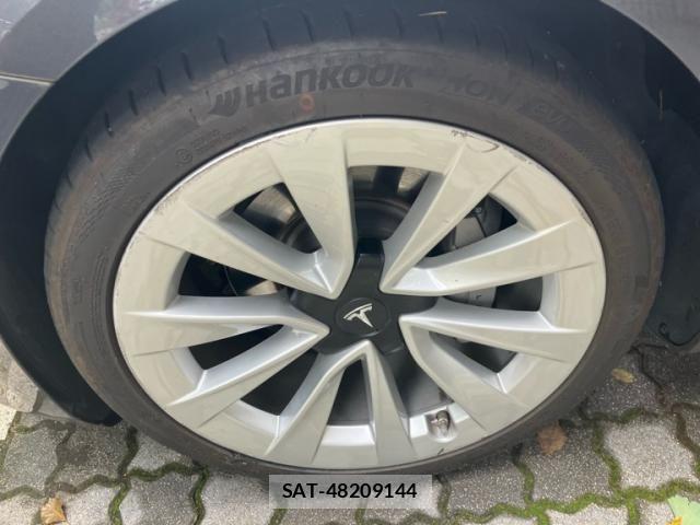 Tesla MODEL 3 2021-05 8415473-2