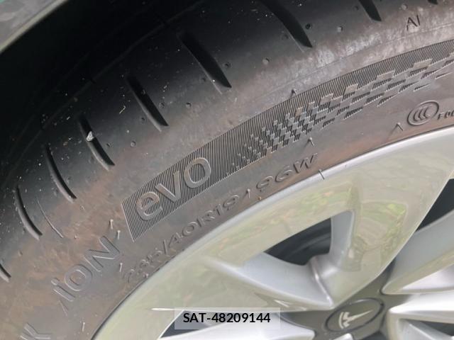 Tesla MODEL 3 2021-05 8415473-6