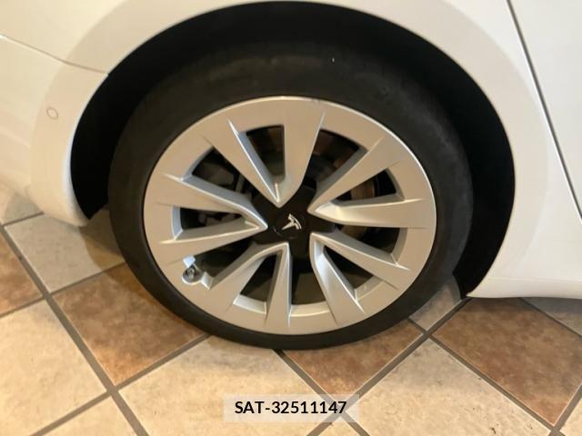 Tesla MODEL 3 2022-06 8438986-4