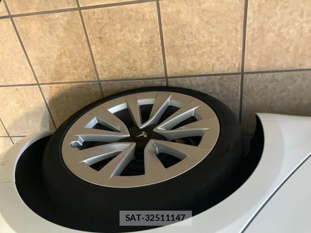 Tesla MODEL 3 2022-06 8438986-6