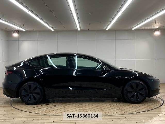 Tesla MODEL 3 2024-12 8486179-17