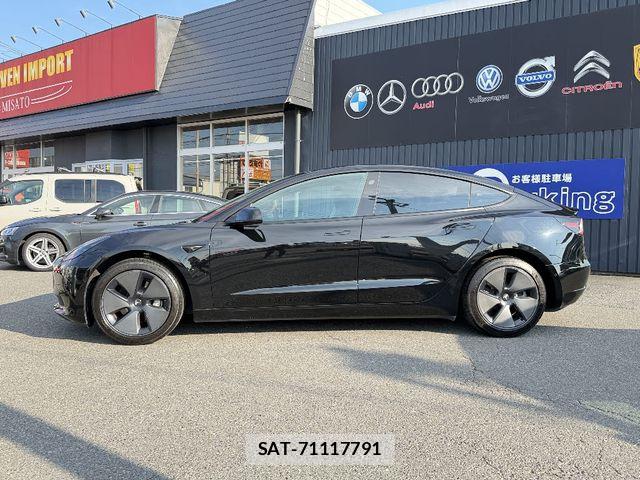 Tesla MODEL 3 2022-03 8563813-9