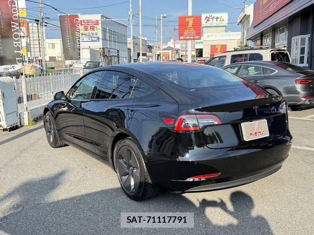Tesla MODEL 3 2022-03 8563813-10