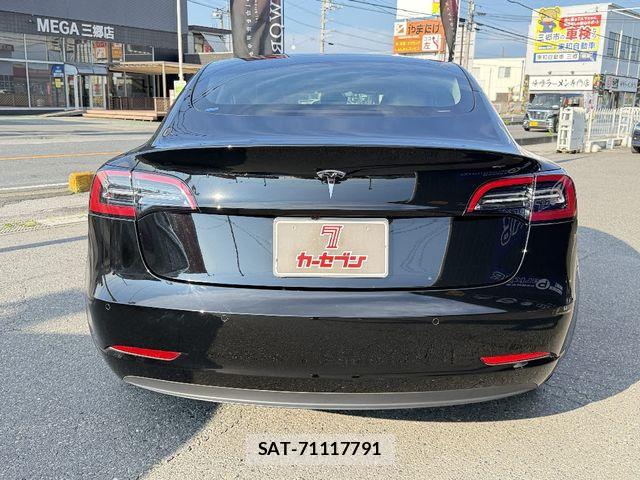 Tesla MODEL 3 2022-03 8563813-11