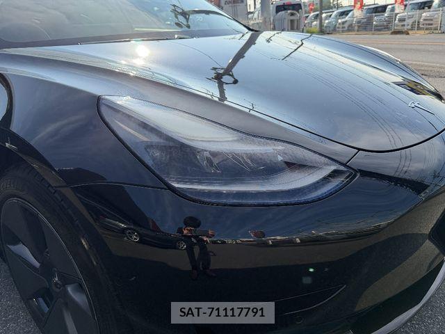 Tesla MODEL 3 2022-03 8563813-14
