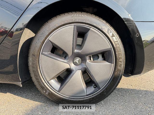 Tesla MODEL 3 2022-03 8563813-16