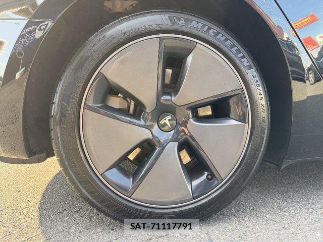 Tesla MODEL 3 2022-03 8563813-17