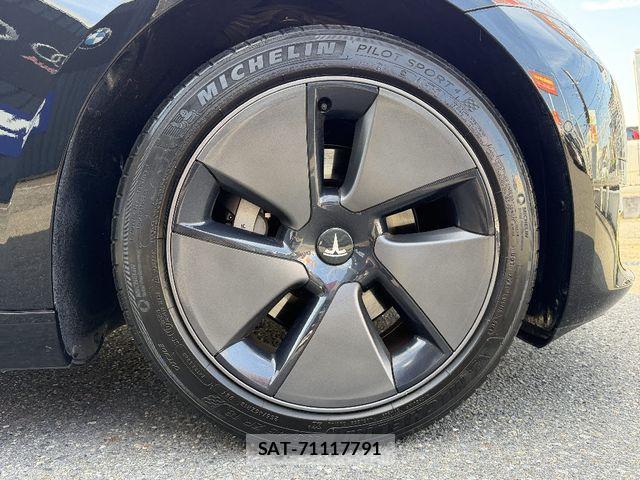 Tesla MODEL 3 2022-03 8563813-18