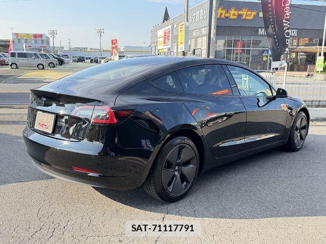 Tesla MODEL 3 2022-03 8563813-1