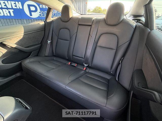 Tesla MODEL 3 2022-03 8563813-5