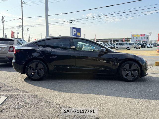 Tesla MODEL 3 2022-03 8563813-8