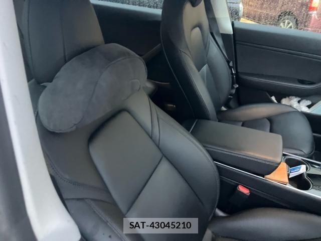 Tesla MODEL 3 2019-12 8563816-12