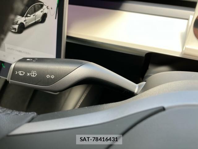 Tesla MODEL 3 2021-06 8563811-23