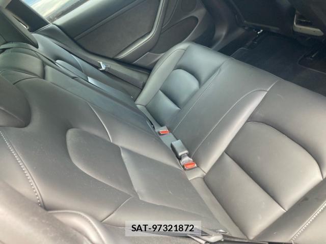 Tesla MODEL 3 2022-06 8563814-9