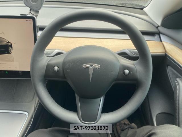Tesla MODEL 3 2022-06 8563814-13