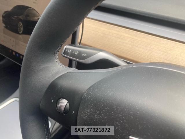 Tesla MODEL 3 2022-06 8563814-14