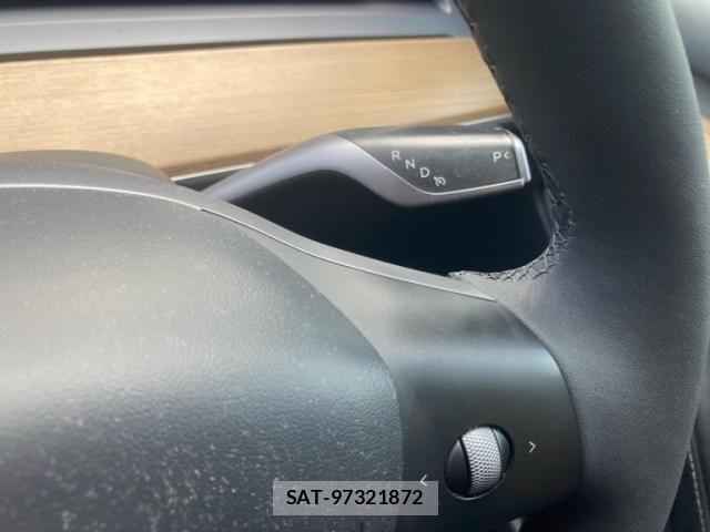 Tesla MODEL 3 2022-06 8563814-15