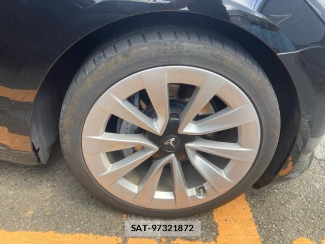 Tesla MODEL 3 2022-06 8563814-3