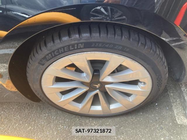 Tesla MODEL 3 2022-06 8563814-5