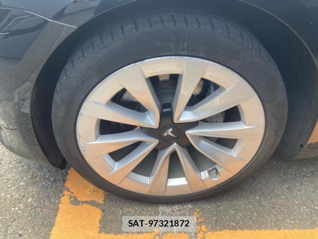 Tesla MODEL 3 2022-06 8563814-6
