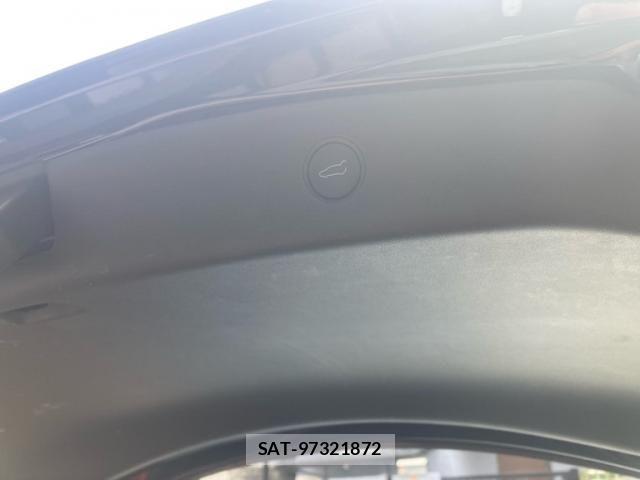 Tesla MODEL 3 2022-06 8563814-8