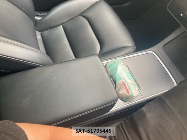 Tesla MODEL 3 2022-06 8629366-15
