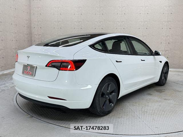 Tesla MODEL 3 2022-06 8667032-1