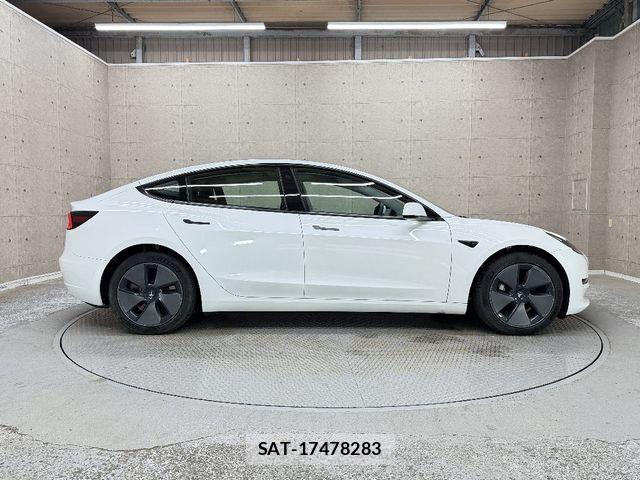 Tesla MODEL 3 2022-06 8667032-8