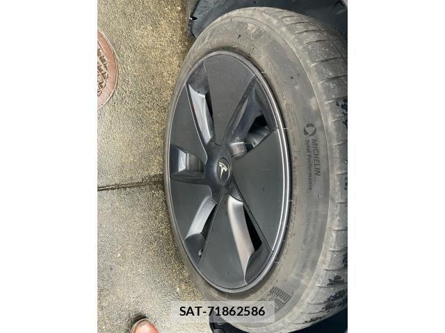 Tesla MODEL 3 2022-09 8667031-4
