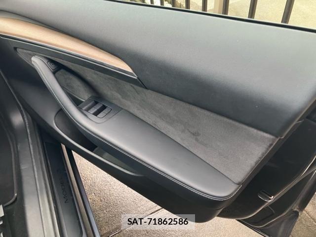 Tesla MODEL 3 2022-09 8667031-7