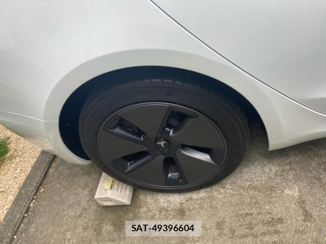 Tesla MODEL 3 2022-03 8782358-9