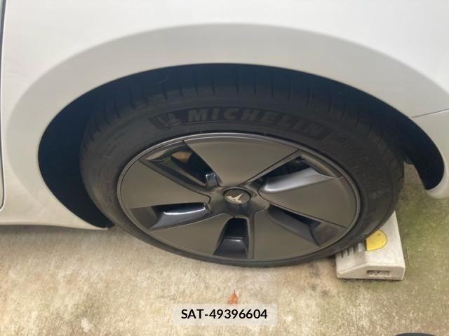 Tesla MODEL 3 2022-03 8782358-10