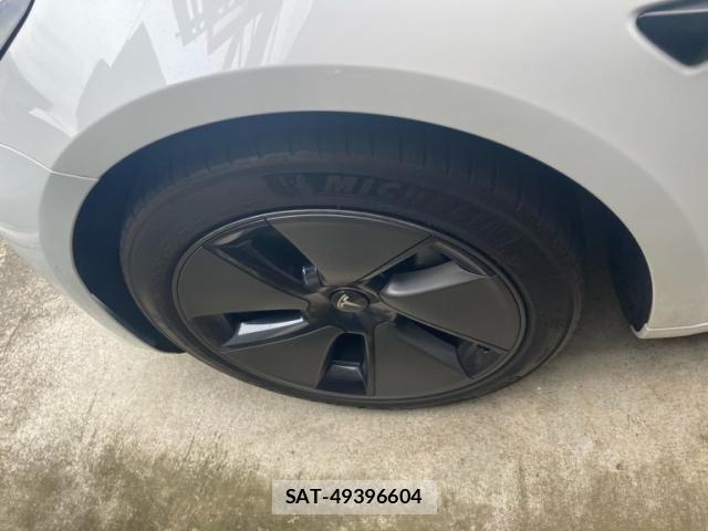 Tesla MODEL 3 2022-03 8782358-11