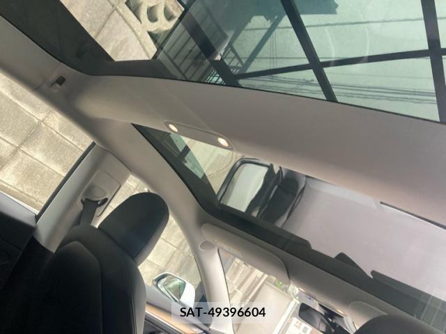 Tesla MODEL 3 2022-03 8782358-14