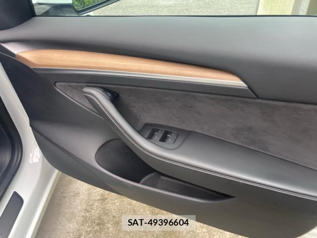 Tesla MODEL 3 2022-03 8782358-16