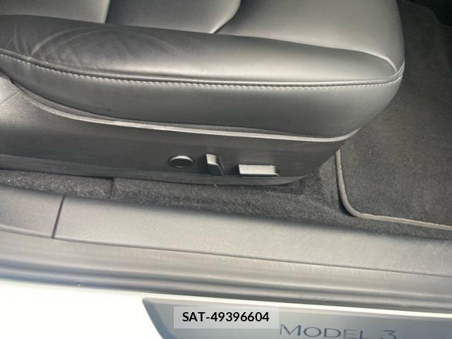Tesla MODEL 3 2022-03 8782358-17