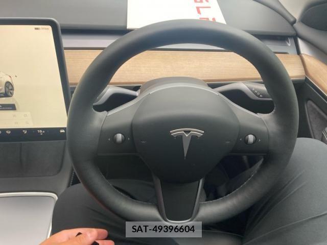 Tesla MODEL 3 2022-03 8782358-19