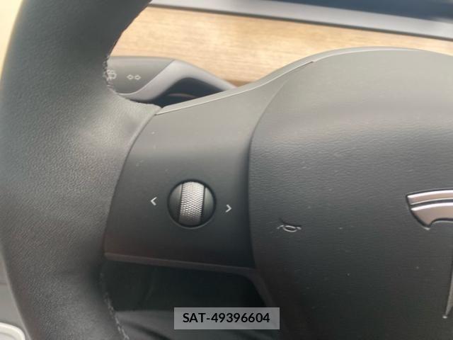 Tesla MODEL 3 2022-03 8782358-21